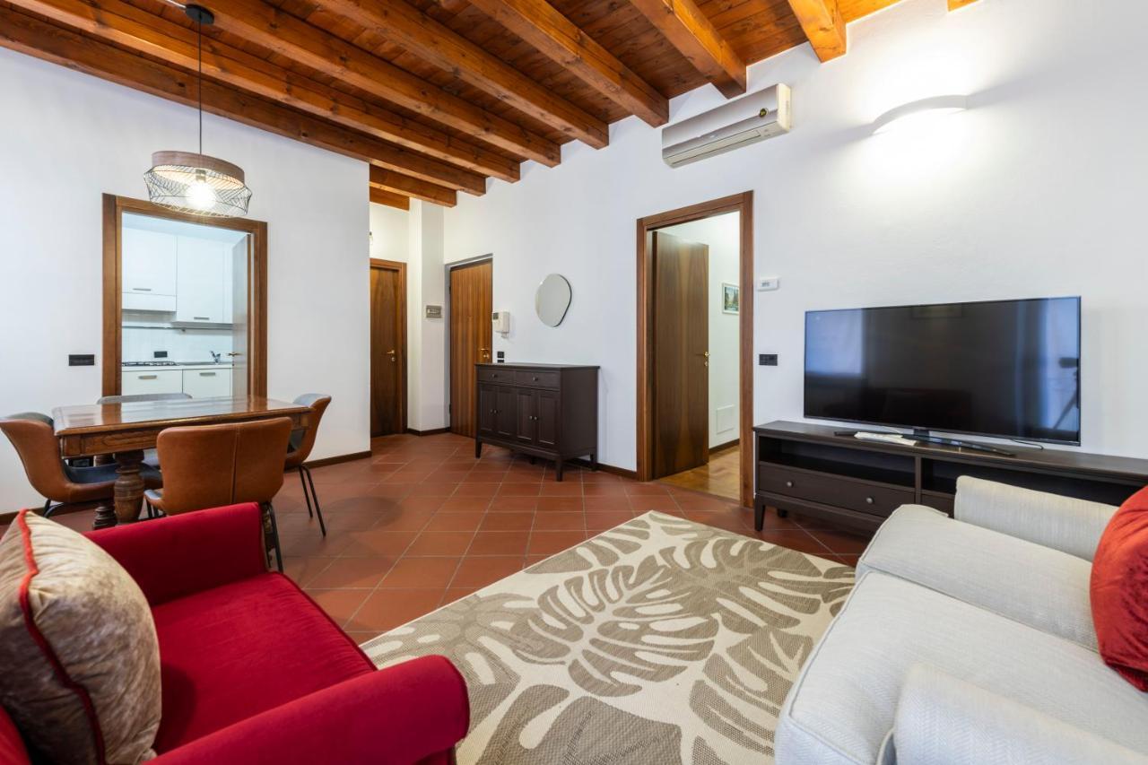 Amanti Apartment In Verona By Reasy&Busy, Verona